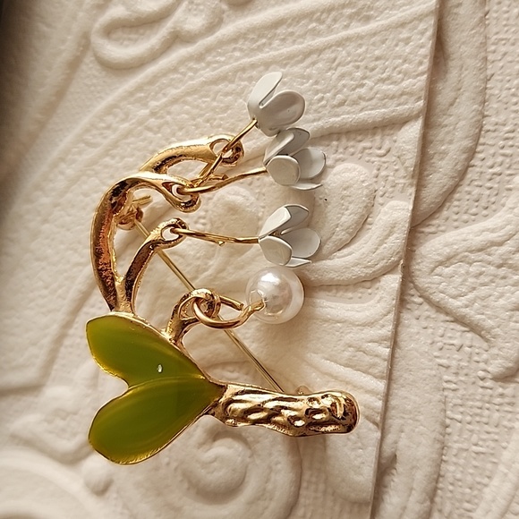 FLOWER Brooch Simulated Pearl Lily of the valley - Picture 2 of 3
